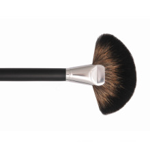 Large Fan Makeup Brush in Natural Hair for Loose Powder